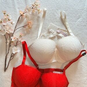 VS Angels Lace Push-Up Bra - Cream & Red
Red 44C
Cream 42D
Like New 
2 bras